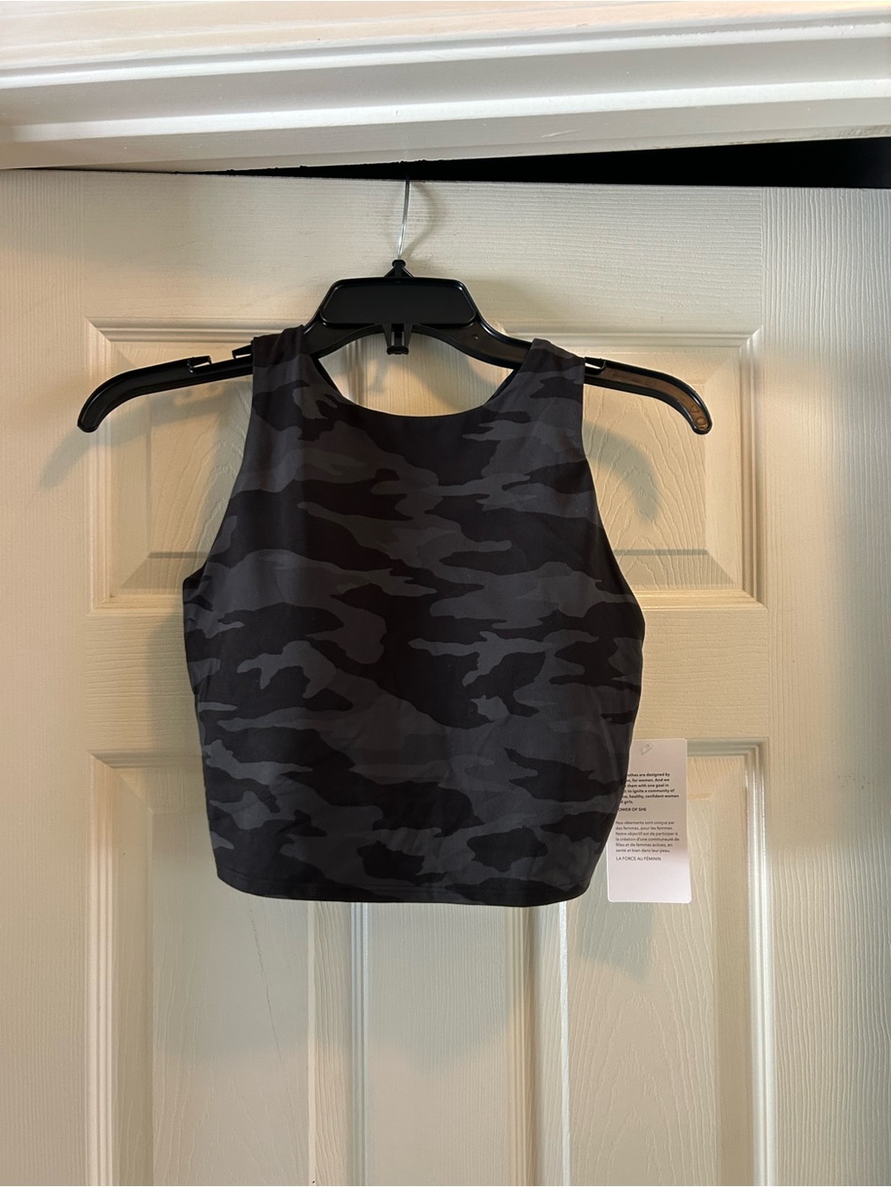 Athleta conscious crop printed, nwt size S